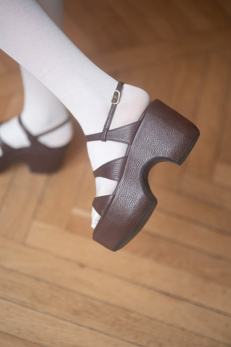 Maki Wedge Caffé
