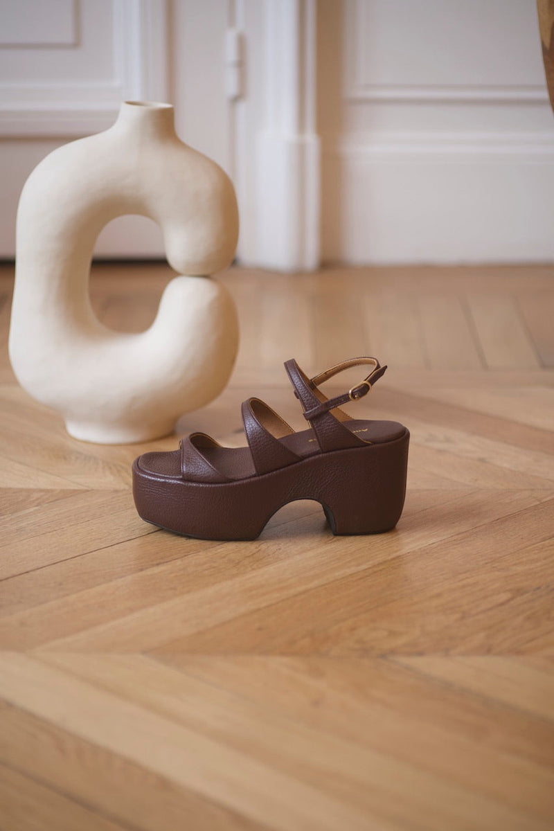 Maki Wedge Caffé