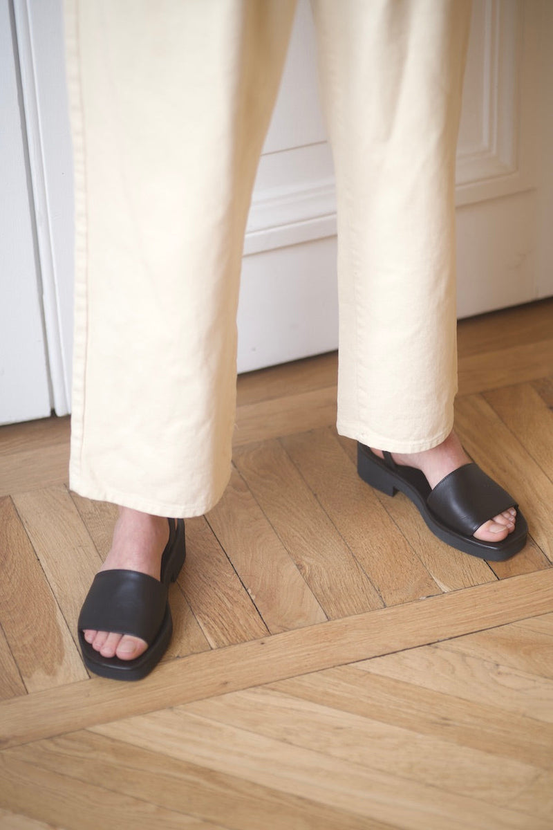 Kreutzberg Sandals Calf Black