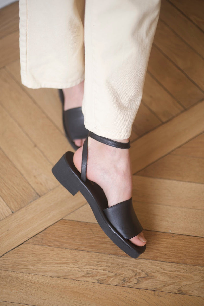 Kreutzberg Sandals Calf Black