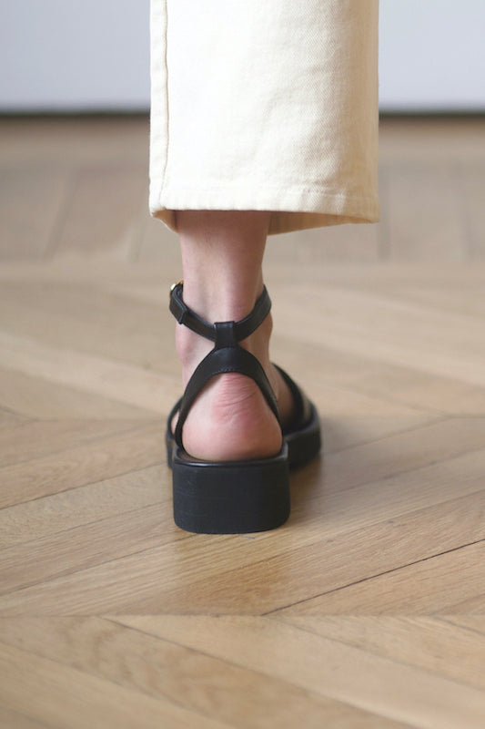 Kreutzberg Sandals Calf Black
