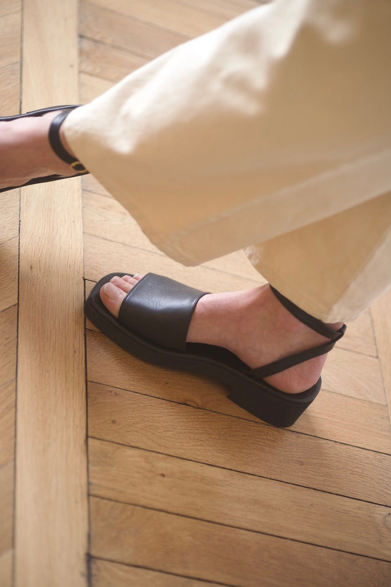 Kreutzberg Sandals Calf Black