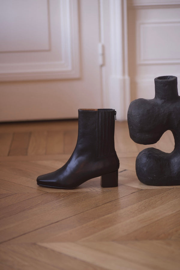 Victoria Elastic Boots Calf Black